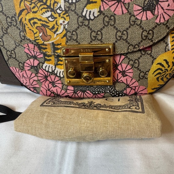 Gucci Padlock GG Sylvie Web Accent & Bengal Print 2-Ways Saddle Bag GG Supremex - Picture 13 of 13